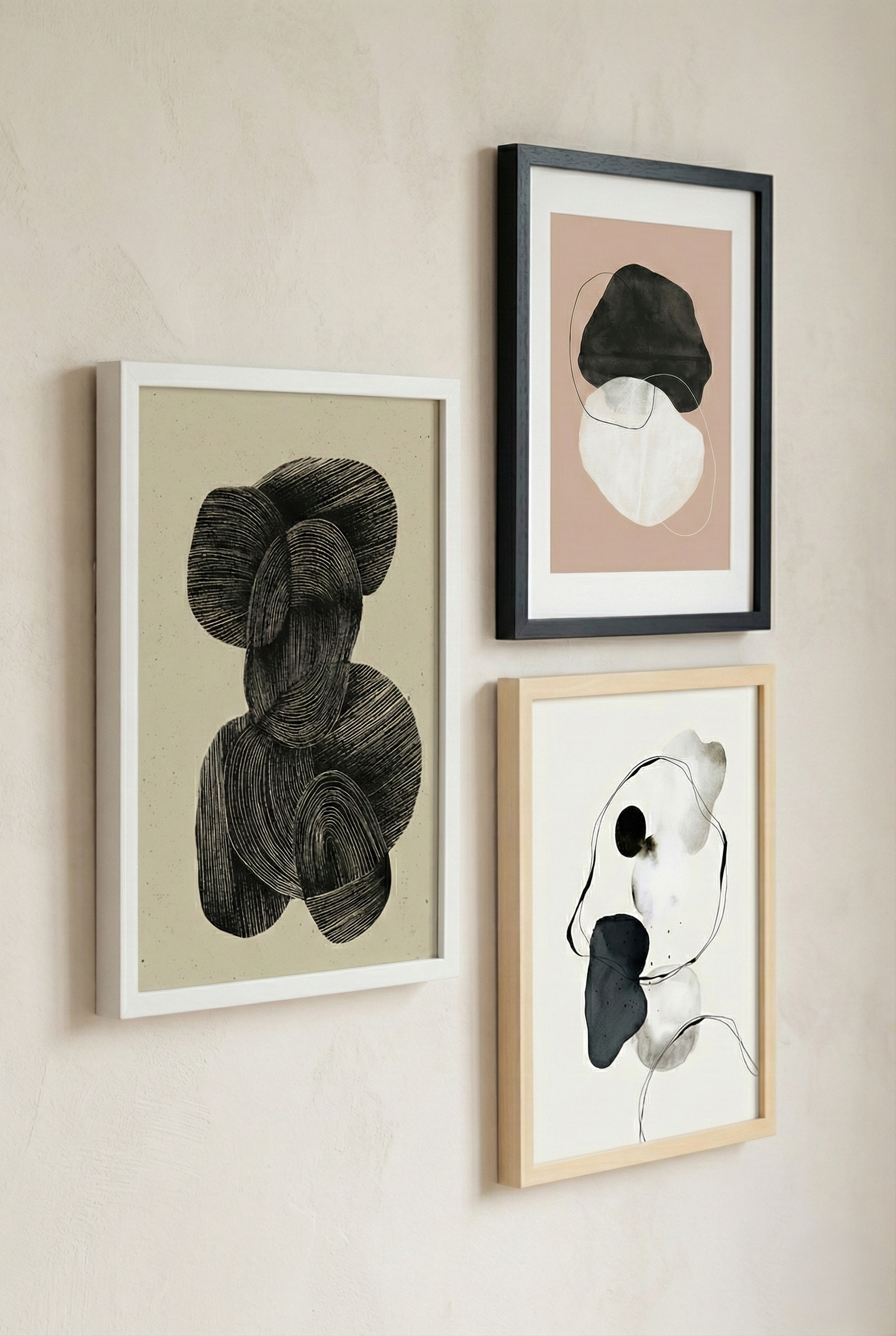 Gallery Wall mit mehreren gerahmten Postern